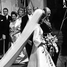 King Olav leading the bride down the aisle (Scanpix, Archive)